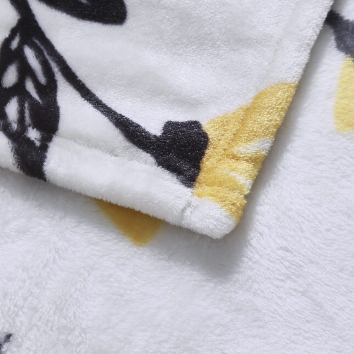 Soft Lightweight Fleece Throw Blanket