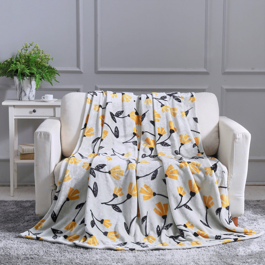 Soft Lightweight Fleece Throw Blanket